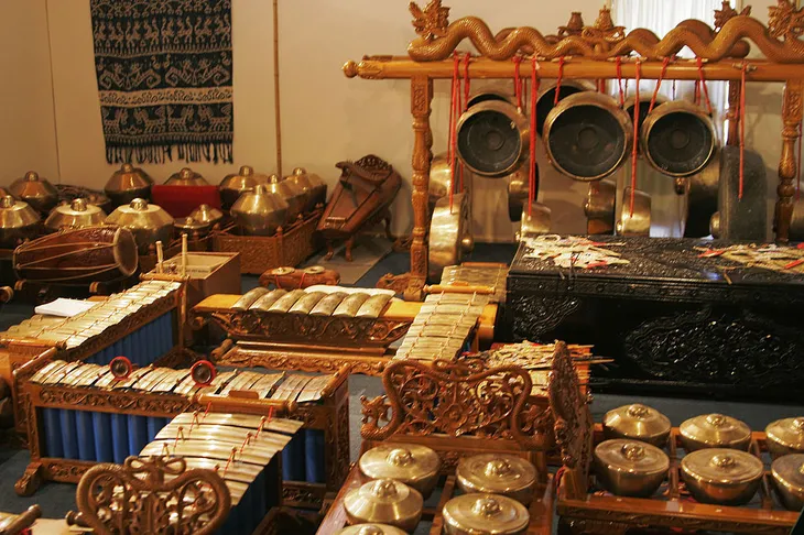 Alat musik Gamelan Kyai Cakung Barat
